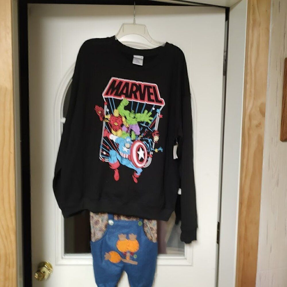 New Marvel Black Light Sweatshirt Size Junior XXL 19